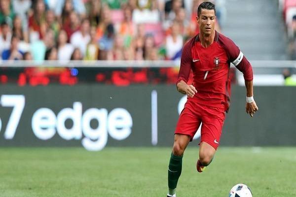 Portugal's Cristiano Ronaldo controls the ball during their friendly soccer match against Estonia at Benfica stadium in Lisbon, Wednesday, June 8 2016. Portugal will play in the Euro2016 in Group stage against Austria, Hungary and Iceland in Group F. (AP Photo/Steven Governo)