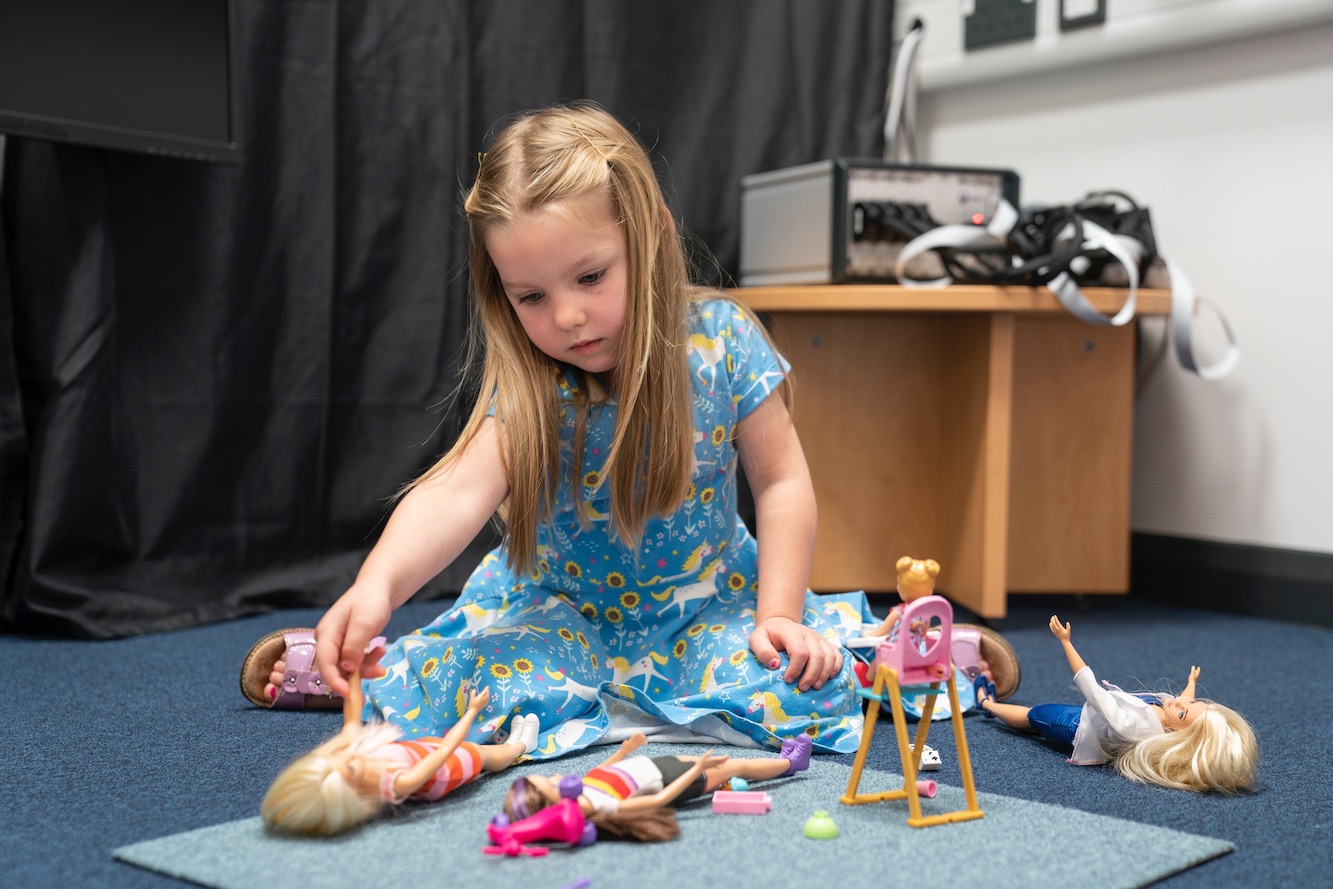 con muñecas estimula a los niños a sobre los pensamientos y emociones de los demás - PublicidAD - Periódico de Publicidad, Comunicación Comercial y Marketing